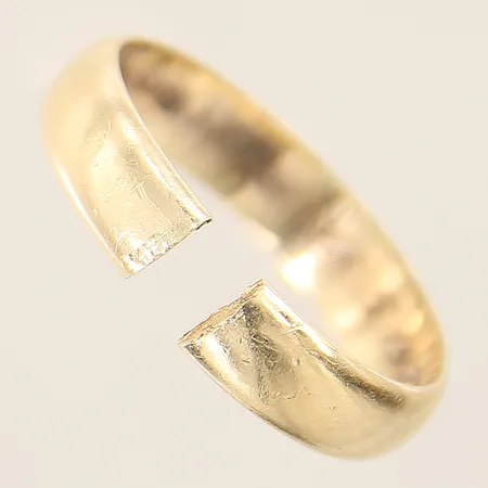 Ring slät av/defekt, gravyr 14K Vikt: 4,4 g