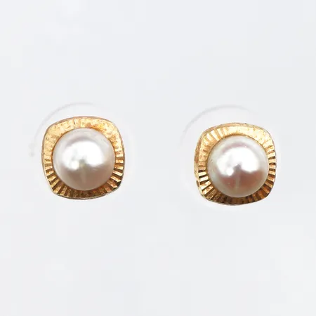 Ett par örhängen med odlade pärlor, bredd: 8x8mm, saknar snurebuss, 18K. Vikt: 1,3 g