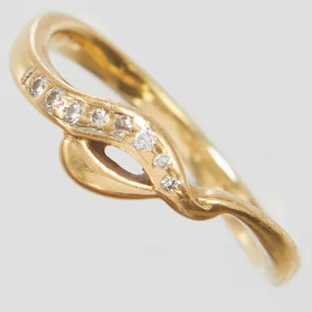 Ring med diamanter, 8 x ca 0,005ct, stl:15½, 18K Vikt: 2,2g Vikt: 2,2 g