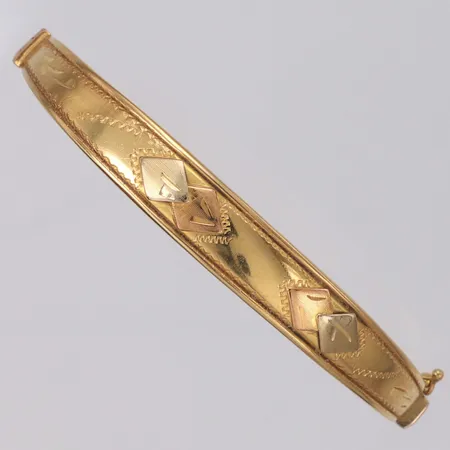 Stelt armband, Ø62mm, bredd 8,6mm, lätt skevt, 18K Vikt: 10,1 g