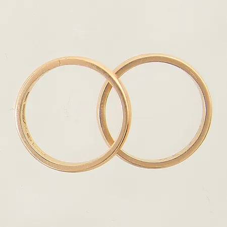 Ringar släta 2st stl:16-16¼ bredd 3,3mm gravyr 18K  Vikt: 7,1 g