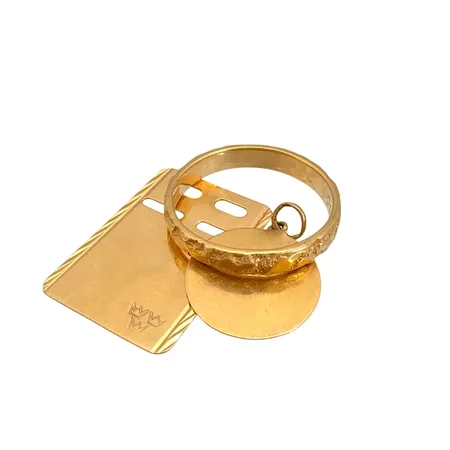 Diverse smycken, 18K guld, gravyrer, buckla Vikt: 8,2 g