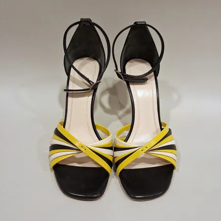 Ett par sandaler Celine Paris Twist strap sandals stl 36.5, made in Italy, läder, läder med mindre repor, sula undertill med slitage, inga tillbehör