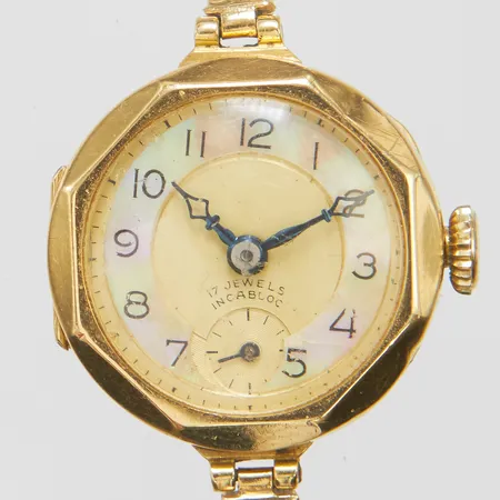 Damur 18K manuell Øca.21mm boettnr: 1488487 länk i 18K säkerhetskedja i oädel metall bucklor på boett repigt glas skadad urtavla bruttovikt 14,5g