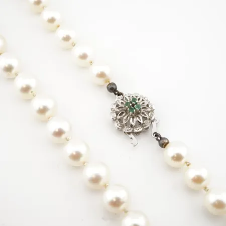 Collier m pärlor, och stenar lås i vittguld 18k, 42cm, Ø8mm, lås Ø13mm, 18k, bruttovikt 32,8gr Vikt: 32,8 g