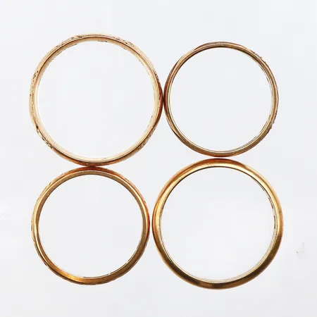 Fyra ringar med gravyr, stl:17¾-20, 18K Vikt: 16,9 g