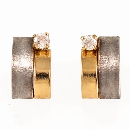 Örhängen med vita stenar bredd 6mm tvåfärgat guld 18K 0,8g. 