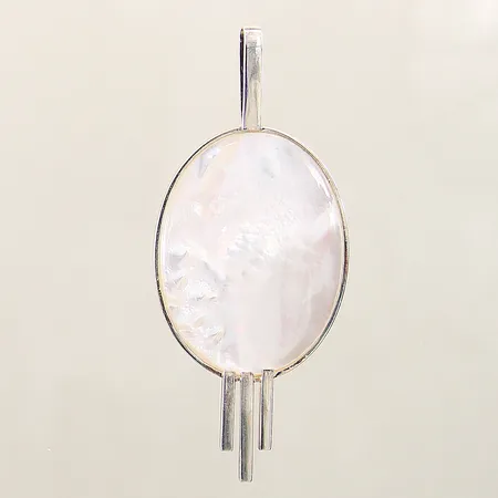 Hänge med pärlemor "Mother of pearl" Efva Attling 47x32mm silver 925/1000  Vikt: 12,8 g