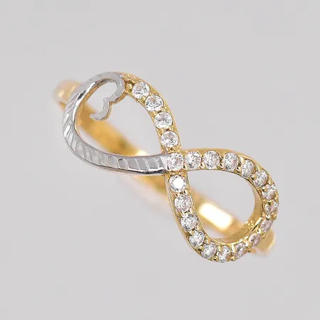Ring vita stenar stl:17¾, 14K Vikt: 1,2 g