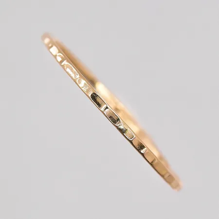Ring stl:18¼ bredd 1mm 18K Vikt: 0,6 g