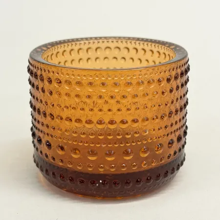 Ljuslykta Kastehelmi Oiva Toikka Iittala, höjd 6,5cm, Ø7,5cm, rostbrunt glas, stearinrester, bruksskick