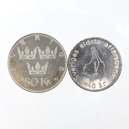 En medalj Wermlandsbanken 1832-1972, 830/1000, Silvermynt 50kr 1975, 925/1000 silver. Vikt: 45,4 g