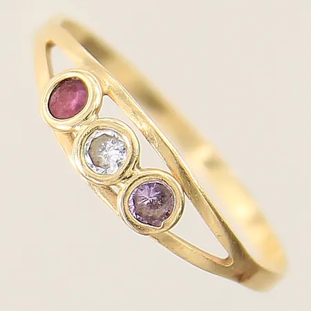 Ring med färgade stenar stl:18 bredd 1,5mm 18K Vikt: 1 g