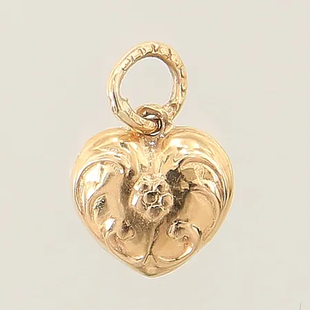 Hänge hjärta med mönstrad dekor 13x8,8mm, 18K Vikt: 0,5 g