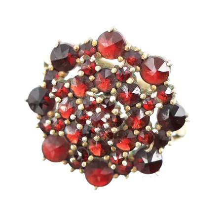 Ring med granater,  stl: 17½, bredd:2,6-18,5mm, 925/1000 silver Vikt: 4,4 g