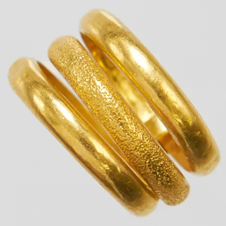 Ring med rörliga delar, stl: ca 17½, Thaiguld, 23K Vikt: 7,5g Vikt: 7,5 g