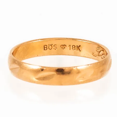 Ring med mönster stl:17½ bredd 3,5mm, gravyr, 18K 2,4g.
