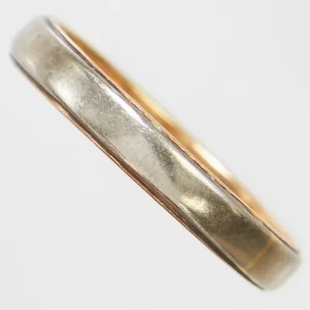 Ring med diamanter, 6 x ca 0,001ct, stl:18, tvåfärgad, gravyr, 18K Vikt: 3,1g Vikt: 3,1 g