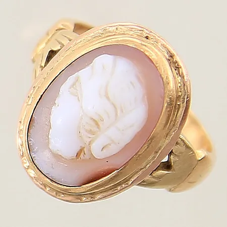 Ring med kamé stl:14¾ bredd 2,3-16mm fattning i 14K skena i 18K skadad lös sten, skev Bruttovikt: 3,8g Vikt: 0 g