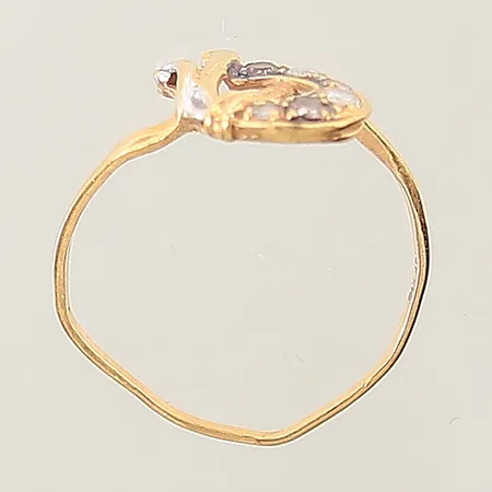 Ring med färgade stenar stl:17½ bredd 1,2mm vitguldsdetaljer, skev, bucklig 21K  Vikt: 1,4 g