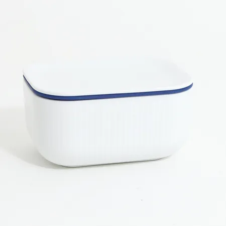 Smörask White Fluted Royal Copenhagen 42cl, 13x9,5x6,5cm, en extra gummikant medföljer, fint skick.