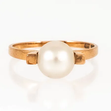 Ring med odlad pärla Ø7,5mm stl:16½ bredd 1,2-7,5mm, limrester, 18K 2,1g. 