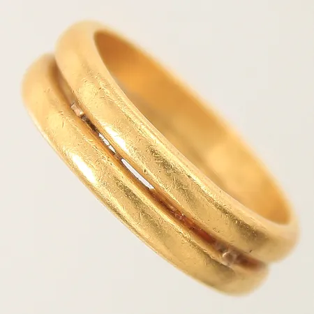 Ring slät stl:20 bredd 7mm gravyr,  ihoplödda, 23K Vikt: 13,5 g