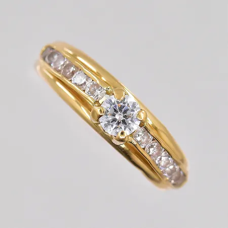 Ring med vita stenar stl:17½ Guldfynd, 18K Vikt: 1,3 g