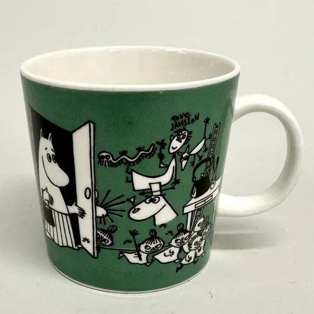 Muminmugg, Ritning, grön, Arabia Finland, 1996, höjd 8cm, Ø8cm, lagning/limmat handtag Skickas med paket.