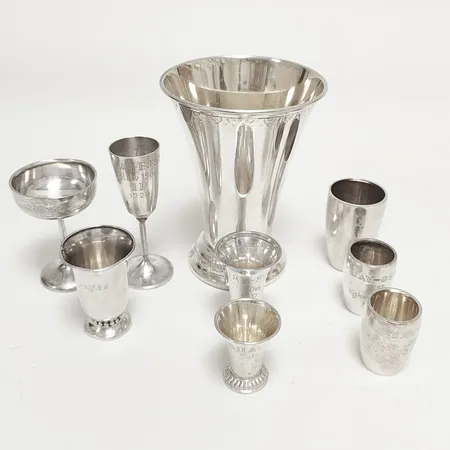 9 Bägare, gravyr, 830/1000 silver Vikt: 251,3g Vikt: 251,3 g