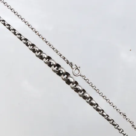Collier doserad, längd:39,5cm, bredd:2,4-7mm, 830/1000 silver.  Vikt: 9,6 g