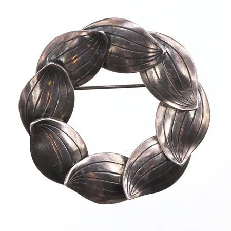 Brosch Ø51mm, Stigbert, 830/1000 silver. Vikt: 18,5 g