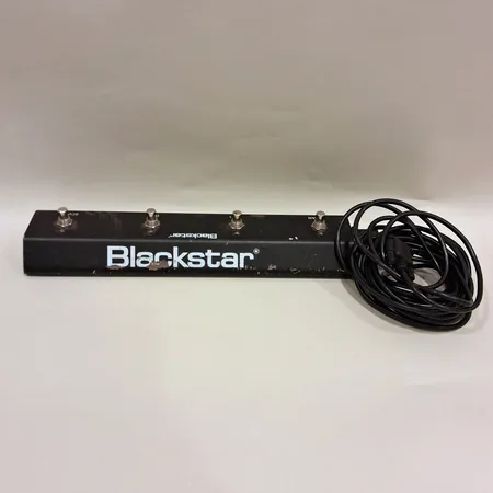 Footswitch Blackstar, avskavd metall, repor, medföljande kablage
