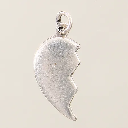 Hänge hjärthalva 15x10mm silver 925/1000 Vikt: 2,1 g