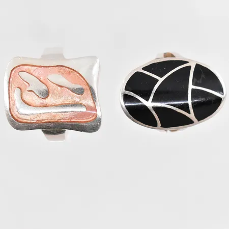 2 ringar med emaljdekor stl:17 & 19½ 925/1000 silver Vikt: 16,8 g