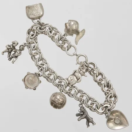 Armband Bismarck längd 18,5cm, bredd 9mm, en berlock saknar sten, 925/1000 silver Vikt: 38,3g Vikt: 38,3 g