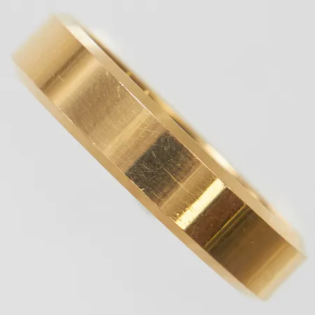 Ring slät stl:20, bredd 5mm, gravyr, importstämpel, 18K Vikt: 5,8g Vikt: 5,8 g