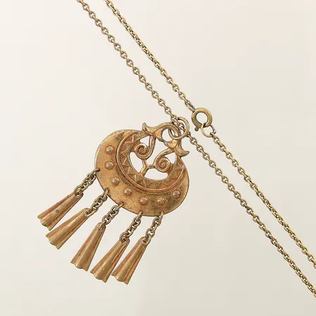 Collier med hänge Kalevala Koru Finland Mångudinnan längd 63cm hängets mått 28x50mm, brons