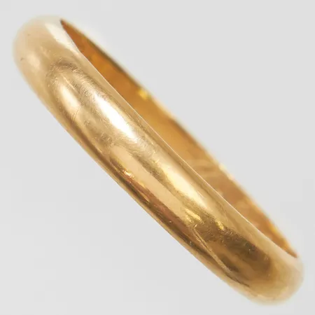 Ring slät stl:21¾, bredd 4mm, gravyr, 18K Vikt: 5,0g Vikt: 5 g