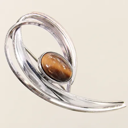Brosch med tigeröga 50x24mm sten med smärre nagg silver 830/1000 Vikt: 7,2 g