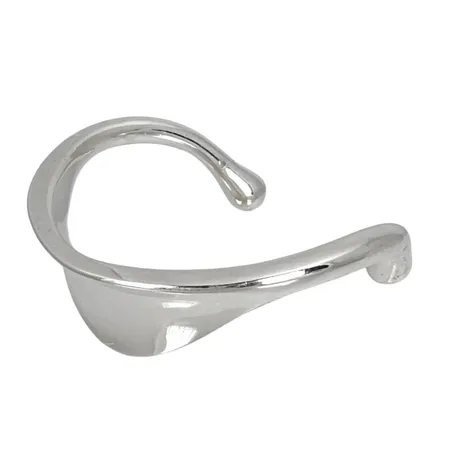 Armring silver design BENT KNUDSEN (1924-1997) DENMARK, silver 925/1000 (sterling), inre mått 14,5 cm, bredd 4,5-17 mm, stämplad HANDMADE STERLING DENMARK BentK (3), svensk kontroll/importstämpel, fint skick Vikt: 29,3 g
