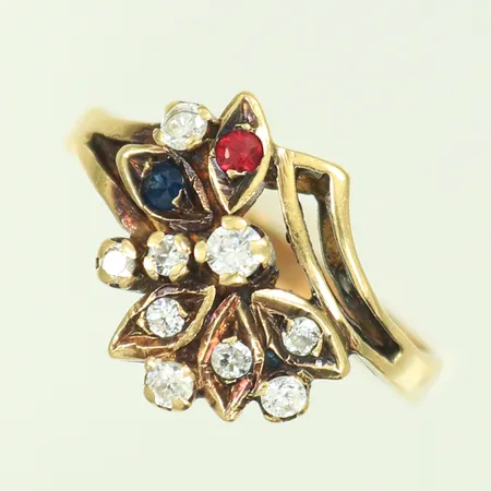 Ring med vita/blå/röd stenar, stl 18¾ bredd 3-13mm, 14K 4,4g Vikt: 4,4 g