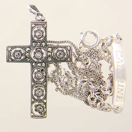 Diverse silversmycken skeva/ojämnheter gravyrer silver 830/1000 Vikt: 10,7 g