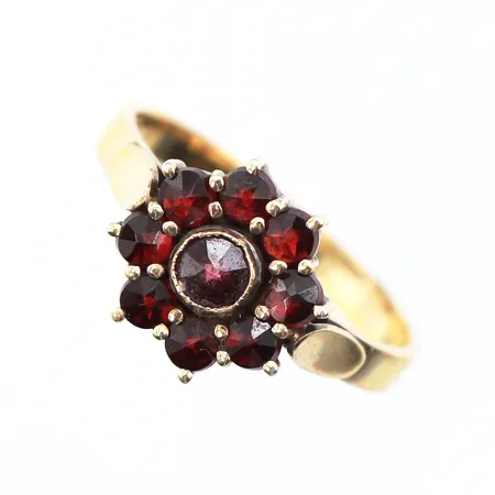 Ring med granater Stl:16½, bredd: 2,5-10mm, förgyllt silver 830/1000 Vikt: 2,2 g