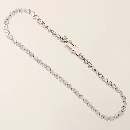 Armband med vita stenar vitguld längd 19,5cm bredd 2,8mm slappt lås 18K  Vikt: 6,7 g