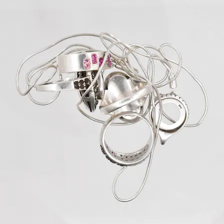 Diverse defekt silver, gravyrer, stenar, silver Vikt: 41,8 g