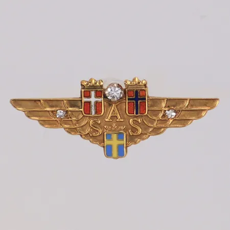 1 Pin med diamanter ca 0,05ctv, SAS nr 7863, 18K Vikt: 1,6 g