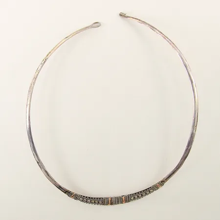 Collier stelt med dekor Ø130mm förgyllda detaljer öppningsbar silver 925/1000 Vikt: 22,4 g