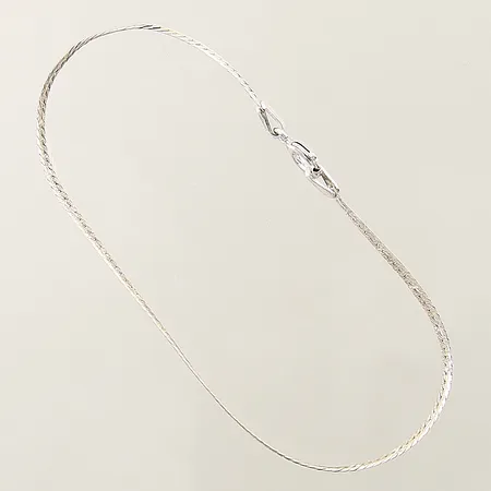 Armband halvstel längd 18cm bredd 2,1mm något ojämn silver 925/1000  Vikt: 1,3 g