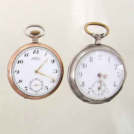 Fickur två stycken silver manuella, Ø49-52mm, ena med innerboett i metall, bucklor, repor, böjda visare, ena saknar krona, silver 800/1000, bruttovikt: 157,1g